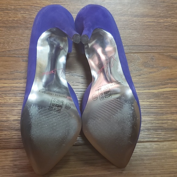 Shoes - Picture 2 of 4